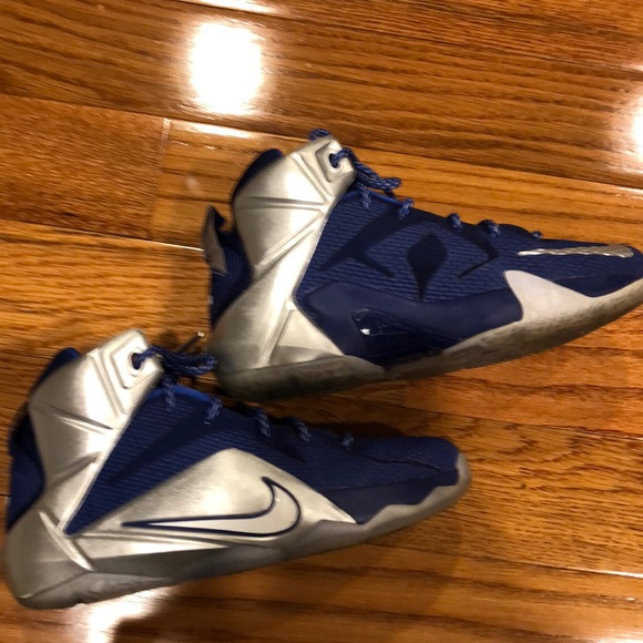 Kids LeBron James basketball sneakers - Picture 4 of 7